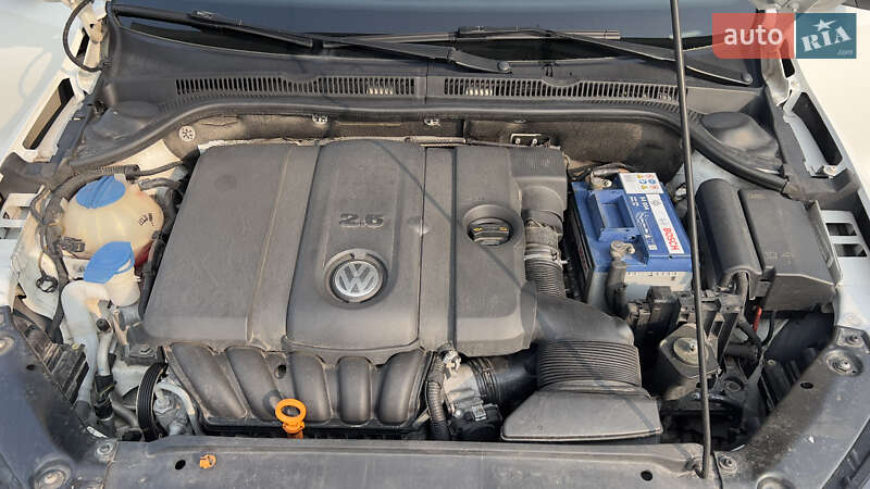 Седан Volkswagen Jetta 2011 в Житомирі