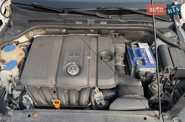 Седан Volkswagen Jetta 2011 в 