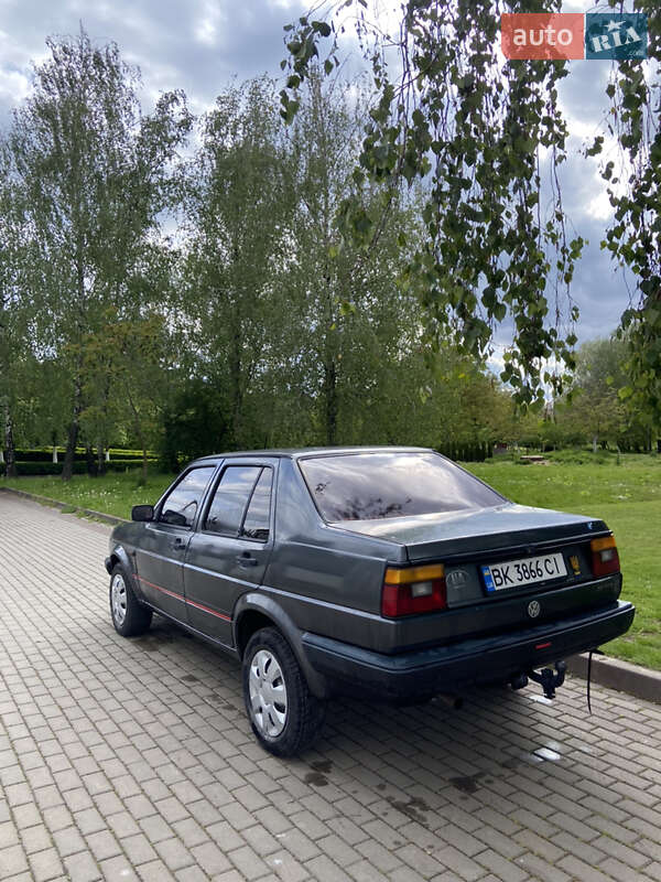 Седан Volkswagen Jetta 1988 в Ровно