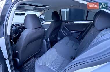 Седан Volkswagen Jetta 2013 в 