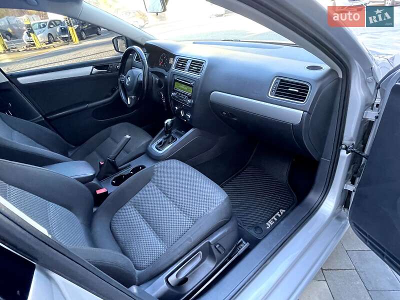 Седан Volkswagen Jetta 2013 в Івано-Франківську