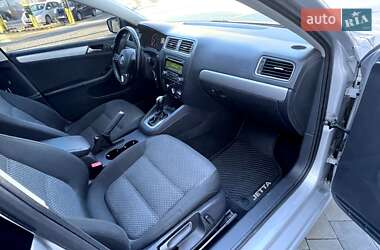 Седан Volkswagen Jetta 2013 в 