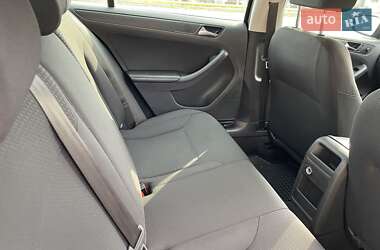 Седан Volkswagen Jetta 2015 в 
