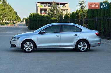 Седан Volkswagen Jetta 2011 в 