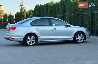 Седан Volkswagen Jetta 2011 в 