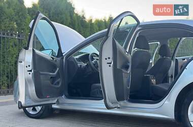 Седан Volkswagen Jetta 2011 в 