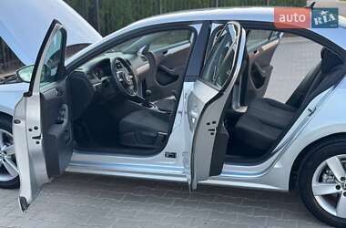 Седан Volkswagen Jetta 2011 в 