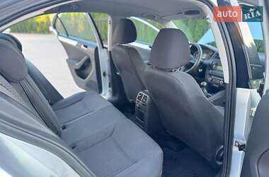 Седан Volkswagen Jetta 2011 в 