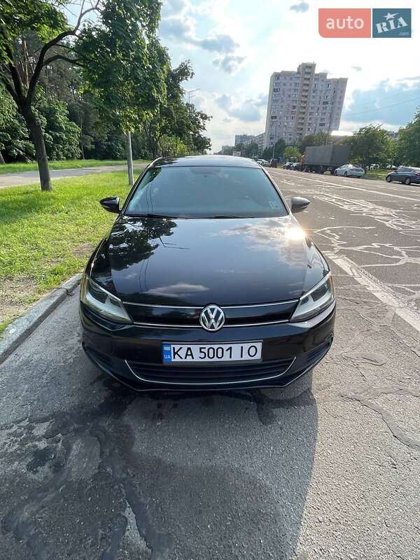 Седан Volkswagen Jetta 2012 в Києві