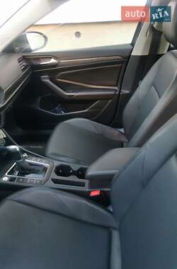 Седан Volkswagen Jetta 2019 в 
