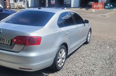 Седан Volkswagen Jetta 2012 в 