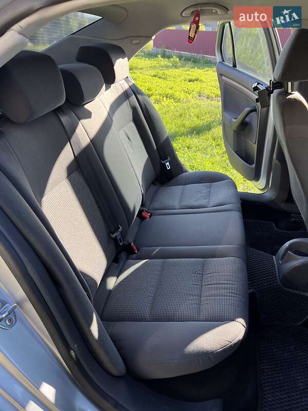 Седан Volkswagen Jetta 2006 в Кременце