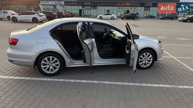 Седан Volkswagen Jetta 2015 в Києві