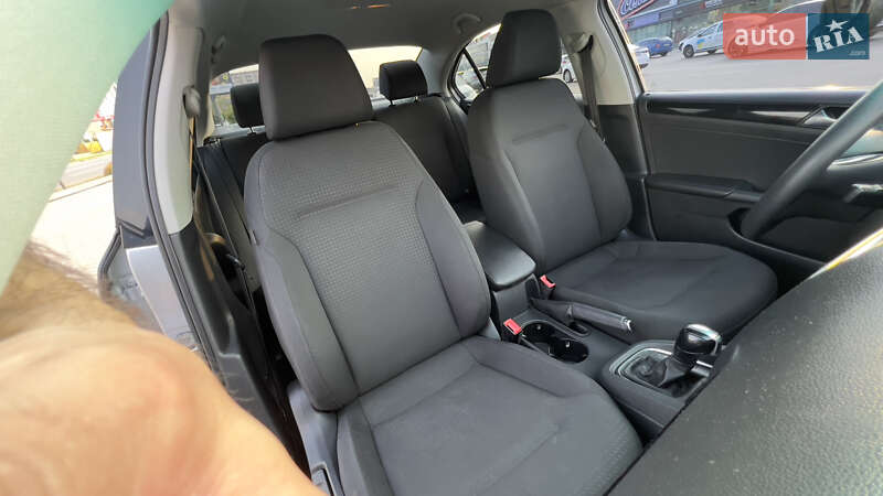 Седан Volkswagen Jetta 2015 в Києві