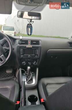 Седан Volkswagen Jetta 2012 в 