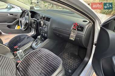 Седан Volkswagen Jetta 2011 в 