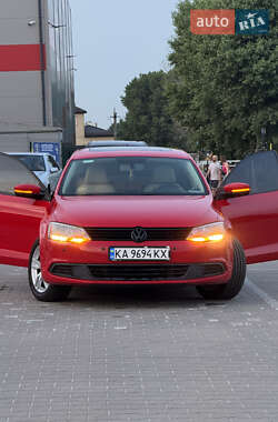 Седан Volkswagen Jetta 2012 в 