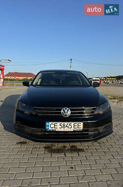 Седан Volkswagen Jetta 2015 в Чернівцях