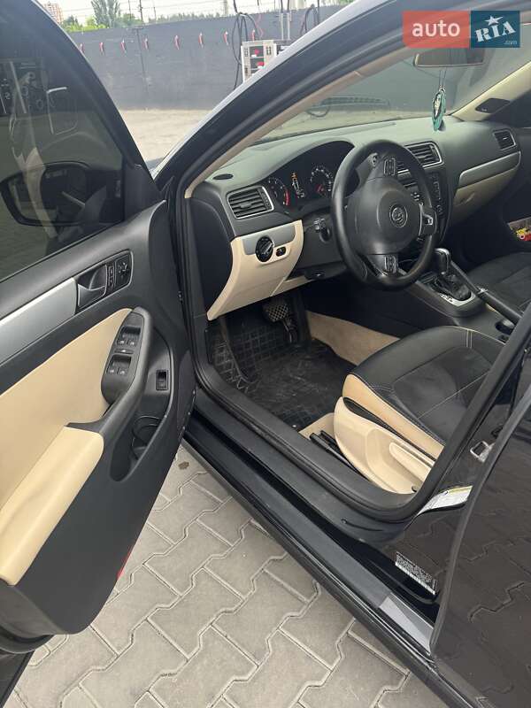 Седан Volkswagen Jetta 2012 в Києві