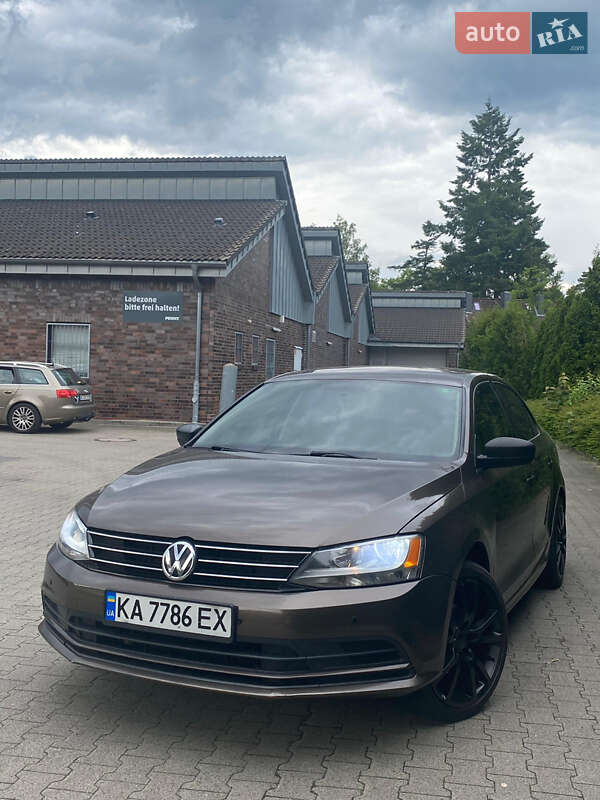 Седан Volkswagen Jetta 2014 в 