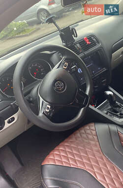 Седан Volkswagen Jetta 2014 в 