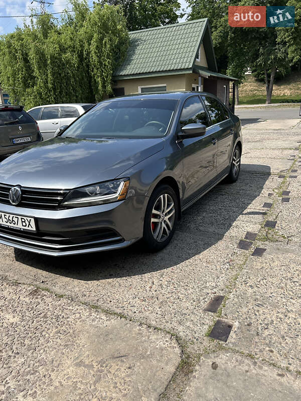 Седан Volkswagen Jetta 2017 в 