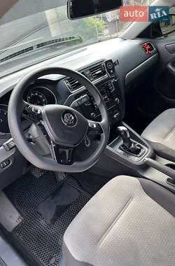 Седан Volkswagen Jetta 2017 в 