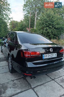 Седан Volkswagen Jetta 2015 в 