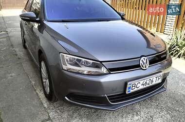 Седан Volkswagen Jetta 2013 в Львові