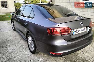 Седан Volkswagen Jetta 2013 в 