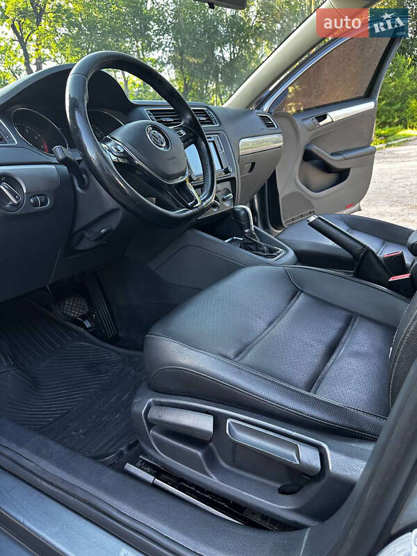 Седан Volkswagen Jetta 2016 в Запорожье