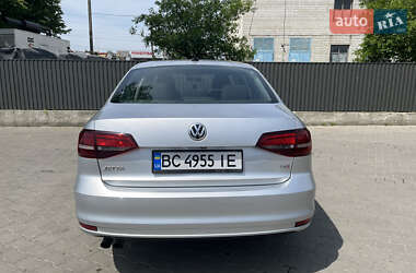Седан Volkswagen Jetta 2015 в 