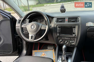 Седан Volkswagen Jetta 2011 в 