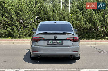 Седан Volkswagen Jetta 2019 в 