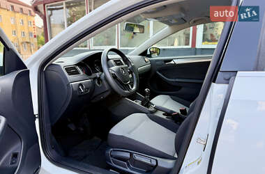Седан Volkswagen Jetta 2017 в 