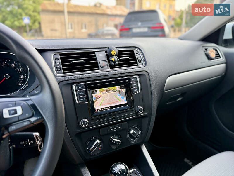 Седан Volkswagen Jetta 2017 в Львові