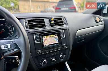 Седан Volkswagen Jetta 2017 в 