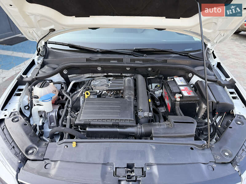 Седан Volkswagen Jetta 2017 в Львові