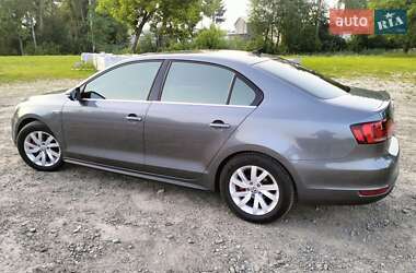 Седан Volkswagen Jetta 2013 в 