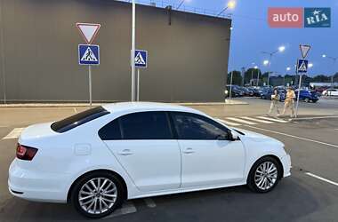 Седан Volkswagen Jetta 2016 в 