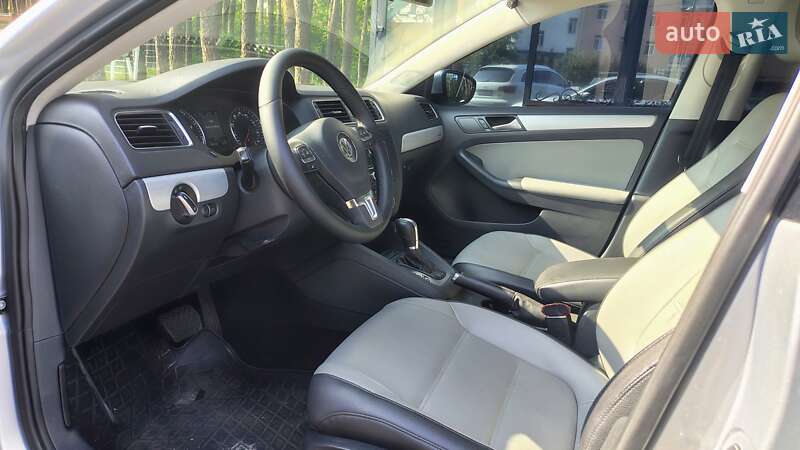 Седан Volkswagen Jetta 2014 в Киеве