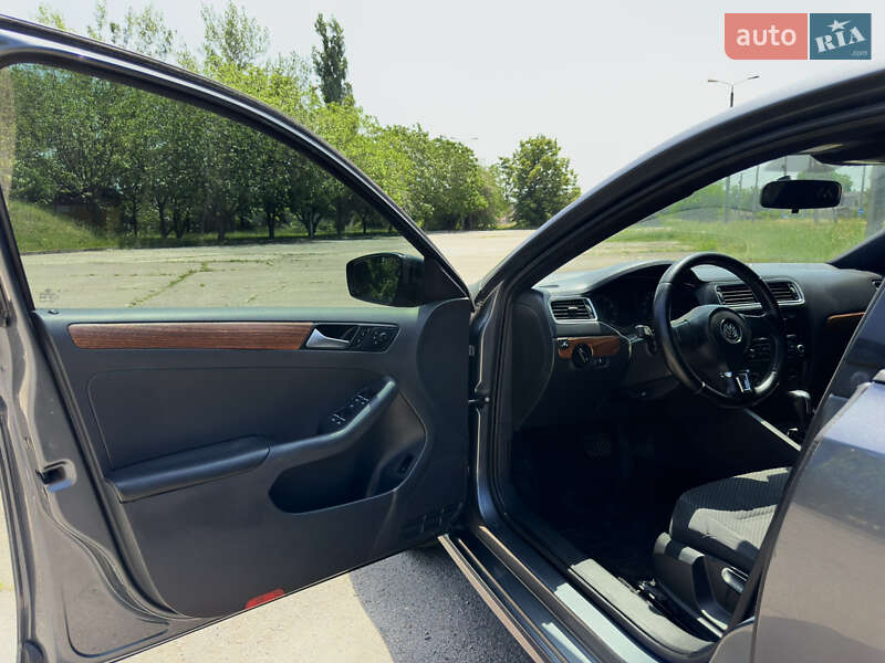 Седан Volkswagen Jetta 2013 в Кривом Роге