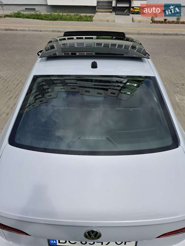 Седан Volkswagen Jetta 2018 в Львове