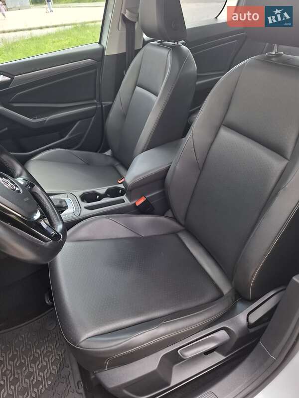 Седан Volkswagen Jetta 2018 в Львове