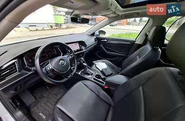 Седан Volkswagen Jetta 2018 в 