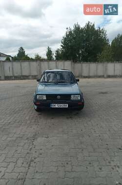 Седан Volkswagen Jetta 1987 в Сарнах