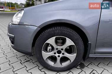 Седан Volkswagen Jetta 2008 в 