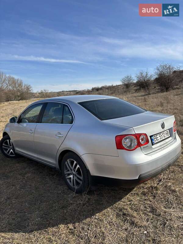 Седан Volkswagen Jetta 2006 в Первомайске