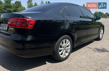 Седан Volkswagen Jetta 2011 в 
