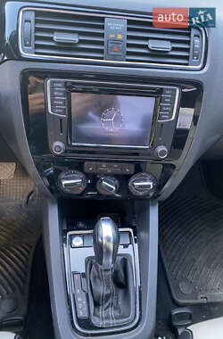 Седан Volkswagen Jetta 2015 в 